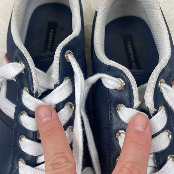 Tommy Hilfiger | low cut blue sneakers 8.5 w /the iconic colorful brand stripes. - Picture 6 of 11